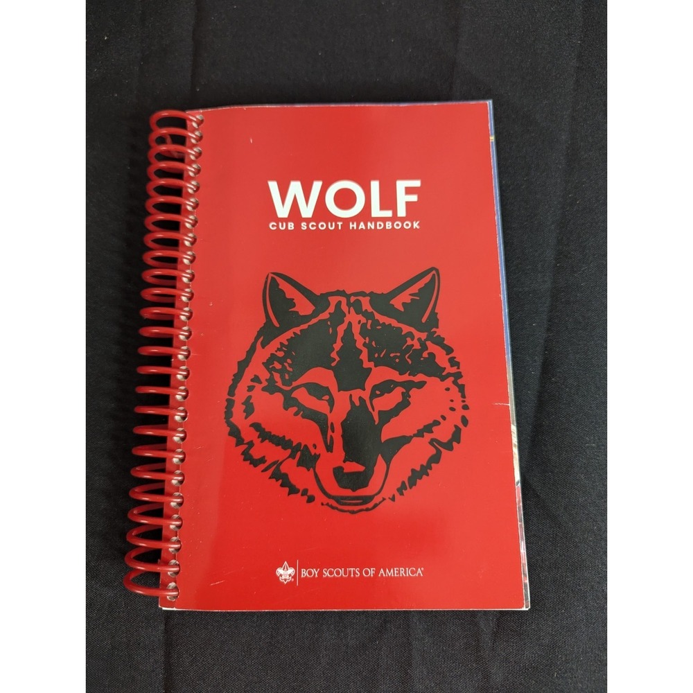 Wolf cub scout Boy scouts of‎ America Spiral Handbook book 2018 great condition